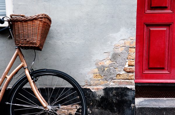 Le vélo et la porte rouge, Denmark